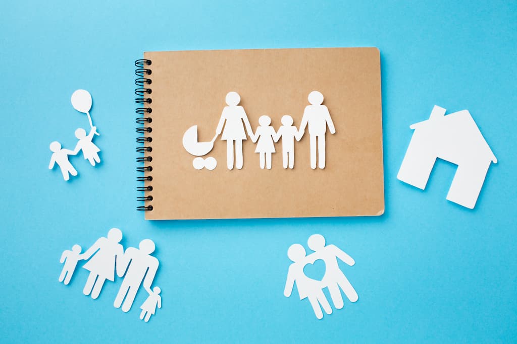 Illustration représentant une famille sur un carnet